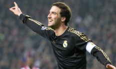 九游娱乐官方-天山脚下，死神降临，杜兰特无解火力彻底击穿掘金防线，新疆队虽败犹荣