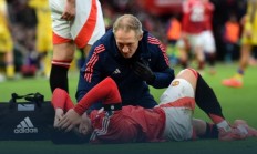 九游娱乐-曼联主场输球防线失守遭遇困境