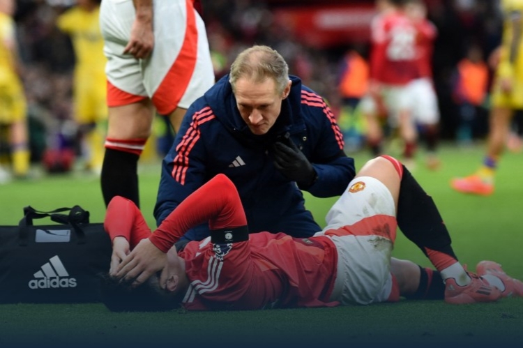 曼联主场输球防线失守遭遇困境