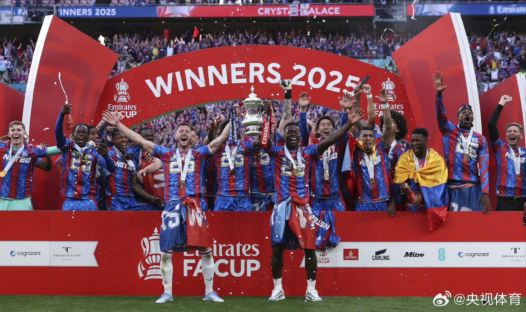 阿贾克斯压倒对手,欧冠赛场火力全开! 阿贾克斯压倒对手,欧冠赛场火力全开!