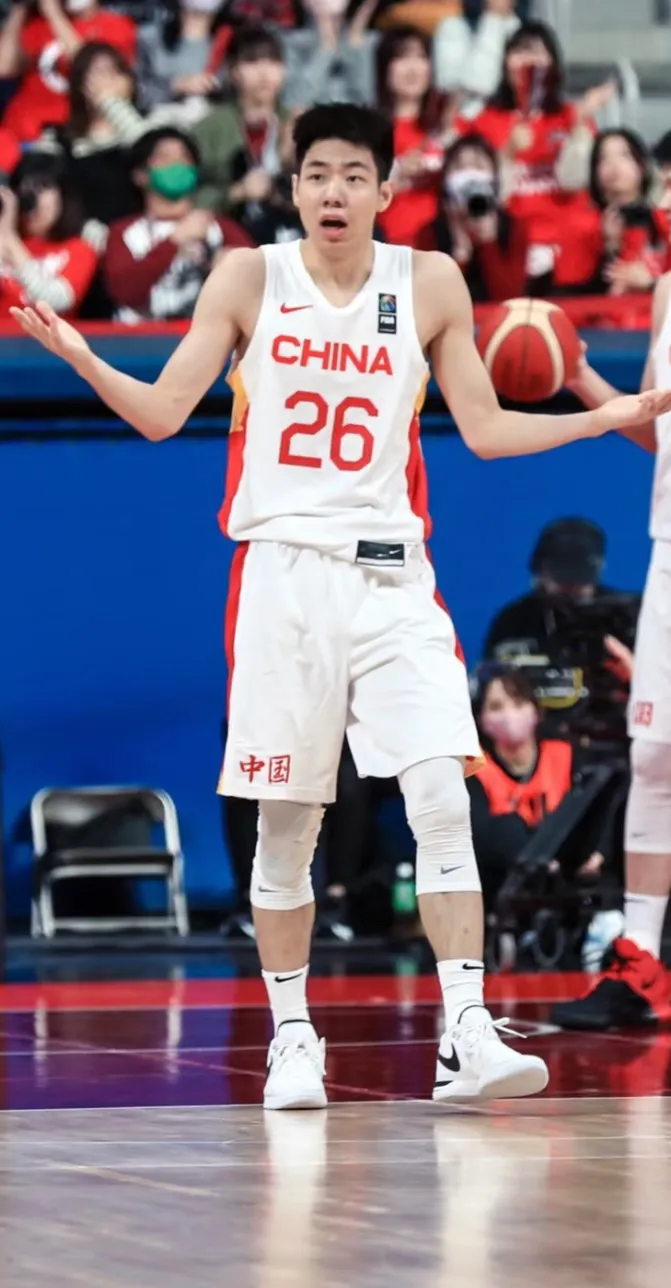 球员个人表现抢眼,篮球联赛火爆局面持续的简单介绍 球员个人表现抢眼,篮球联赛火爆局面持续的简单介绍