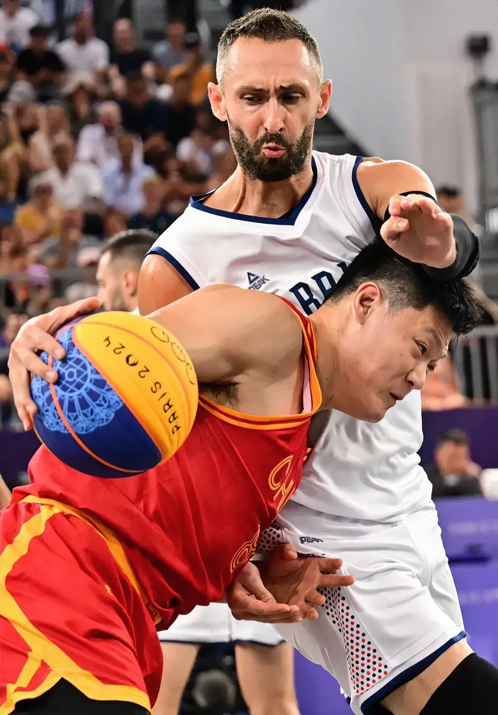 球员个人表现抢眼,篮球联赛火爆局面持续的简单介绍 球员个人表现抢眼,篮球联赛火爆局面持续的简单介绍