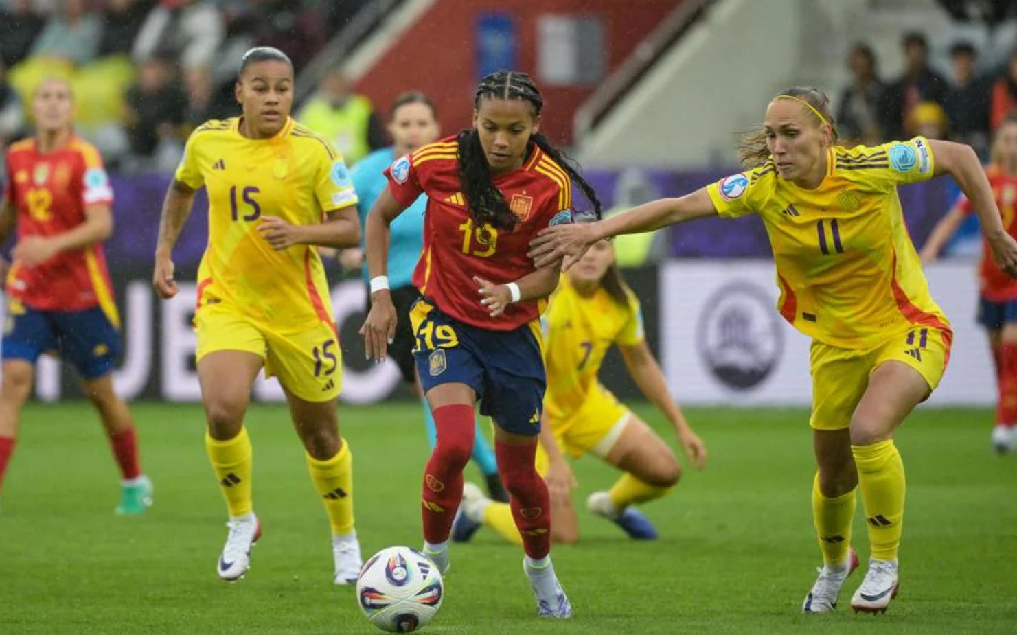 西班牙女足队员状态火爆，破门实现逆转