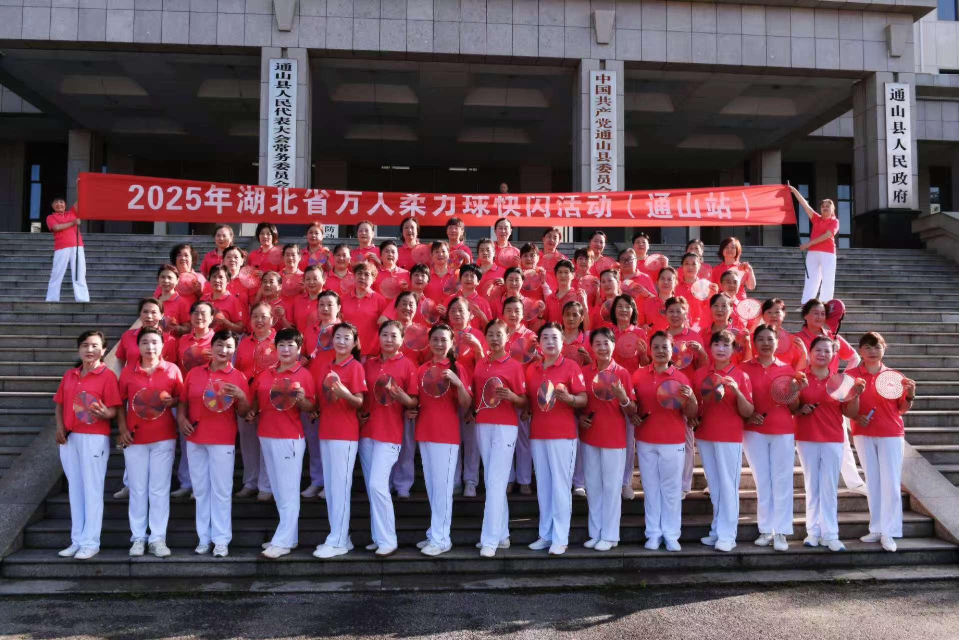 关于团队合作:比赛中选手团结一心,共同为荣誉战斗的信息 关于团队合作:比赛中选手团结一心,共同为荣誉战斗的信息