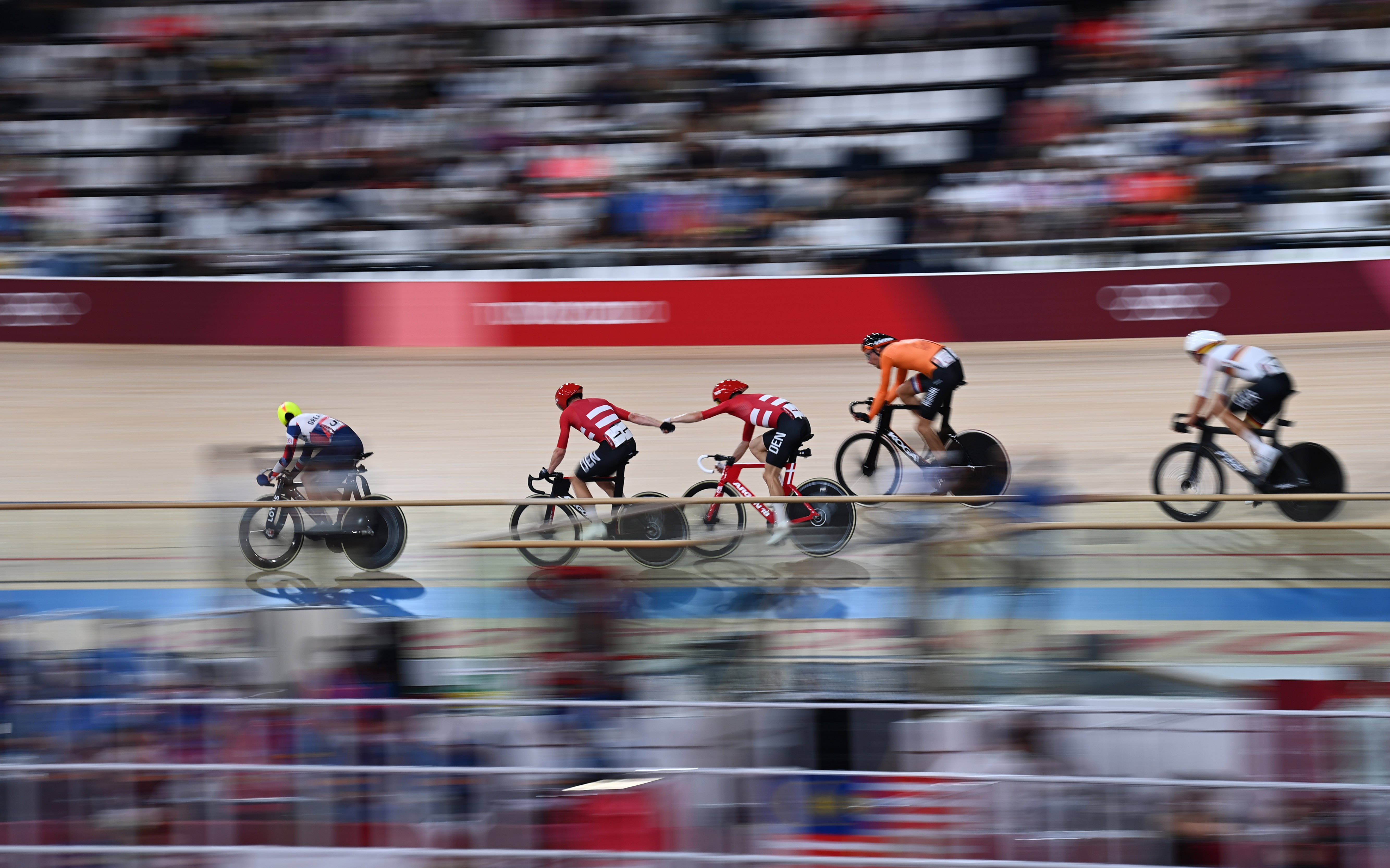 自行车赛:法国选手夺得金牌 自行车赛:法国选手夺得金牌