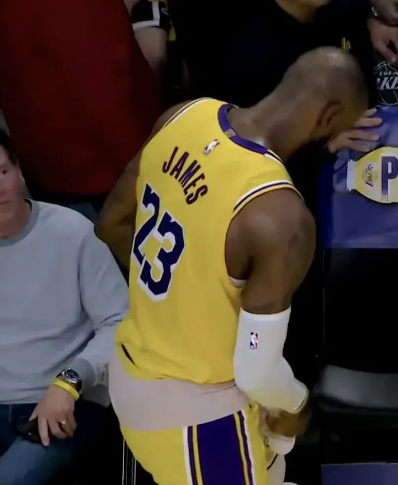 关于詹姆斯确诊膝盖扭伤,暂时无法上场的信息 关于詹姆斯确诊膝盖扭伤,暂时无法上场的信息