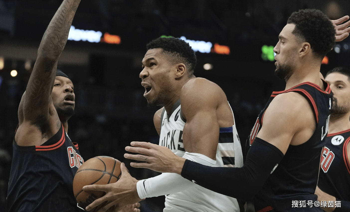 魔术碾压塞尔维亚男篮,利拉德惊艳世界 魔术碾压塞尔维亚男篮,利拉德惊艳世界