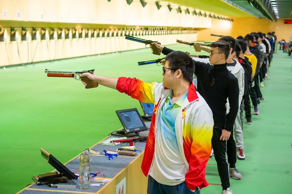 南非选手勇猛无畏，获得射击比赛冠军