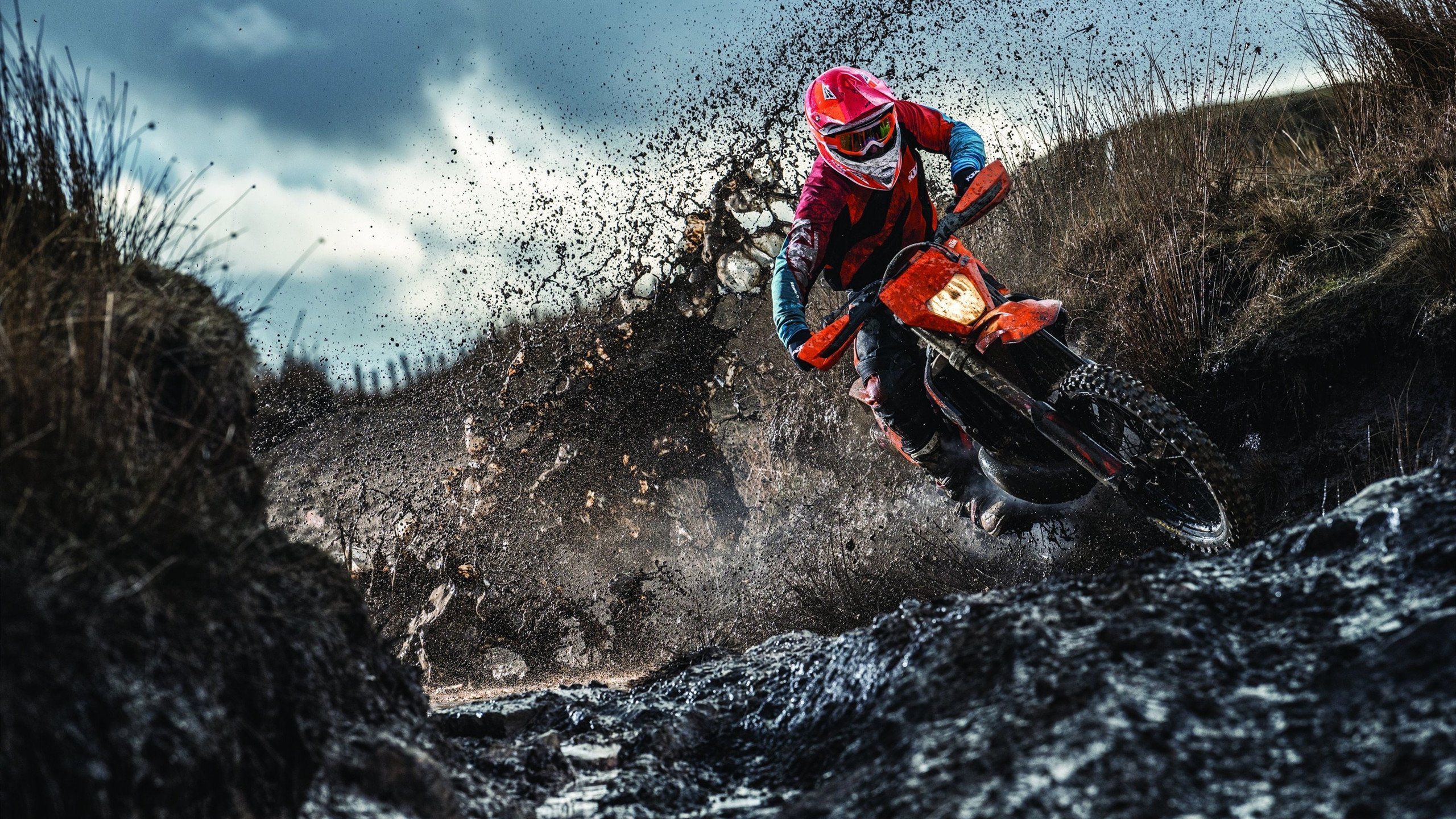 奥运周期关键战之夜，拉什福德攻防两端统治赛场