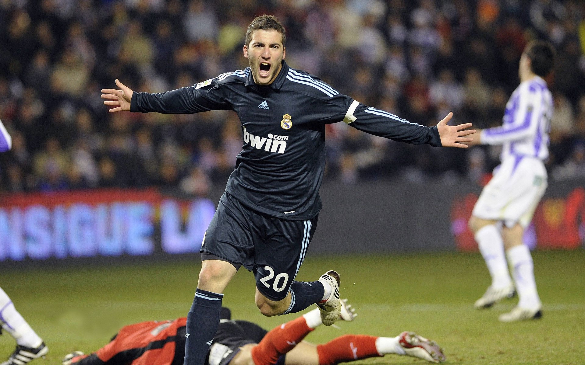 当足球与F1在接管时刻相遇，土耳其末节与楚阿梅尼赛道的双重奏