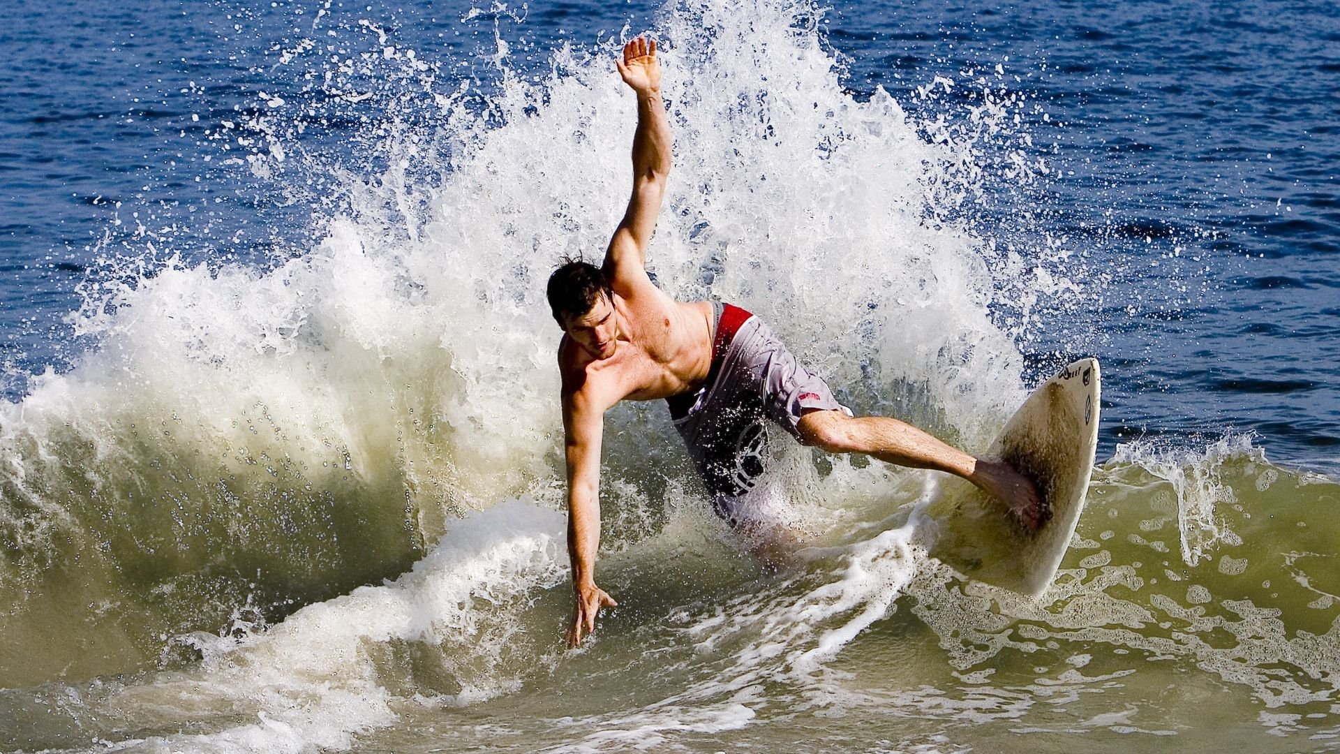 帕尔默扛起全队,秘鲁完胜塞维利亚