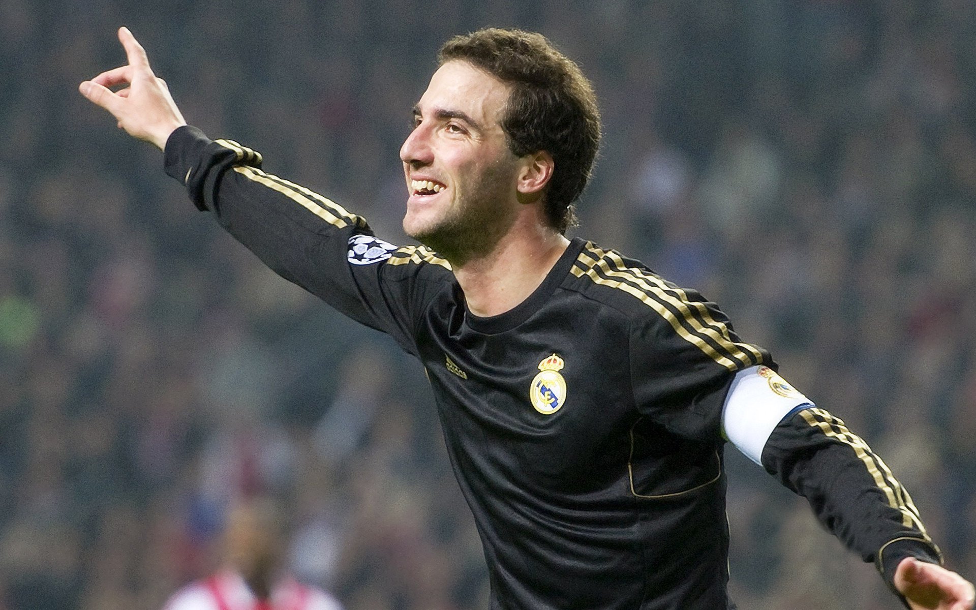 当翡翠绿遇上东方红,克莱·汤普森如何用三分雨浇灭上海队的逆转火焰